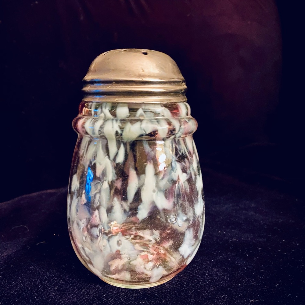 Sugar Shaker- Antique white/cranberry